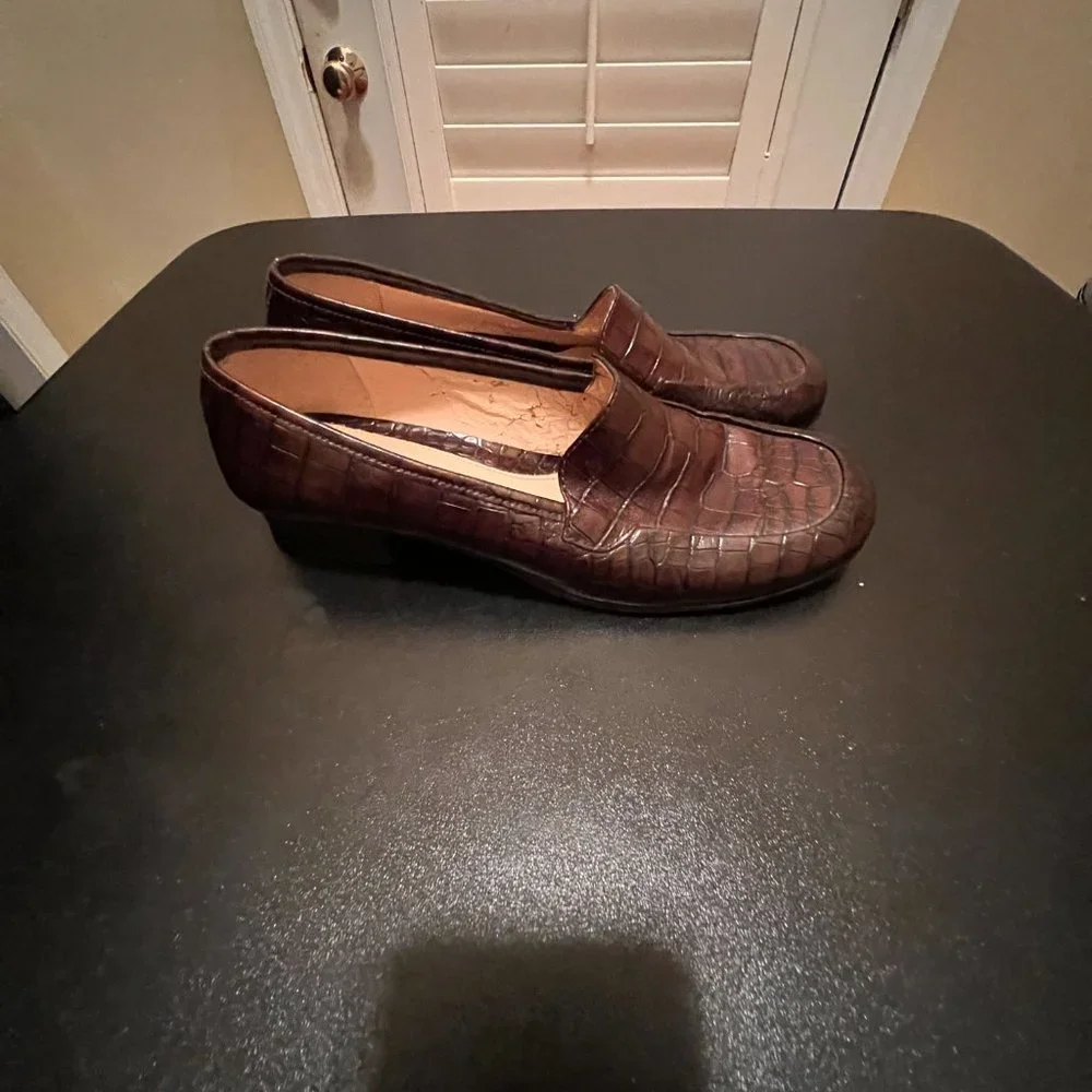 Antonio Melani slip on brown croc patterns size 6.5M
